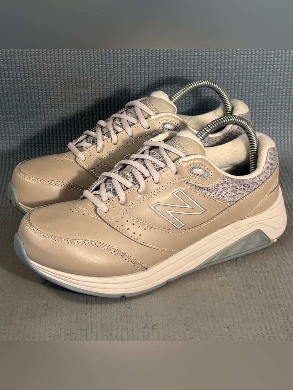 New Balance 928V3 Women's Tan Beige Walking Shoes Size 8